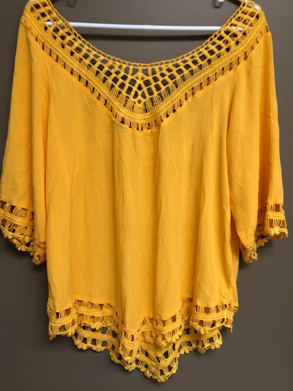 City Chic Yellow Boho Crochet Lace V-Neck Lightweight Peasant Top Size 16/18